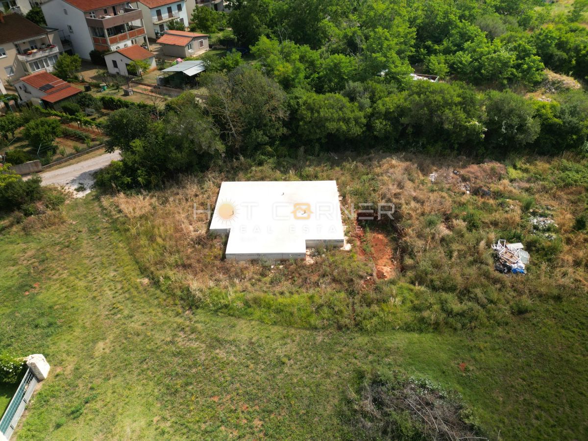 Occasione unica – Villa moderna con piscina e giardino a Valdebek, Pola