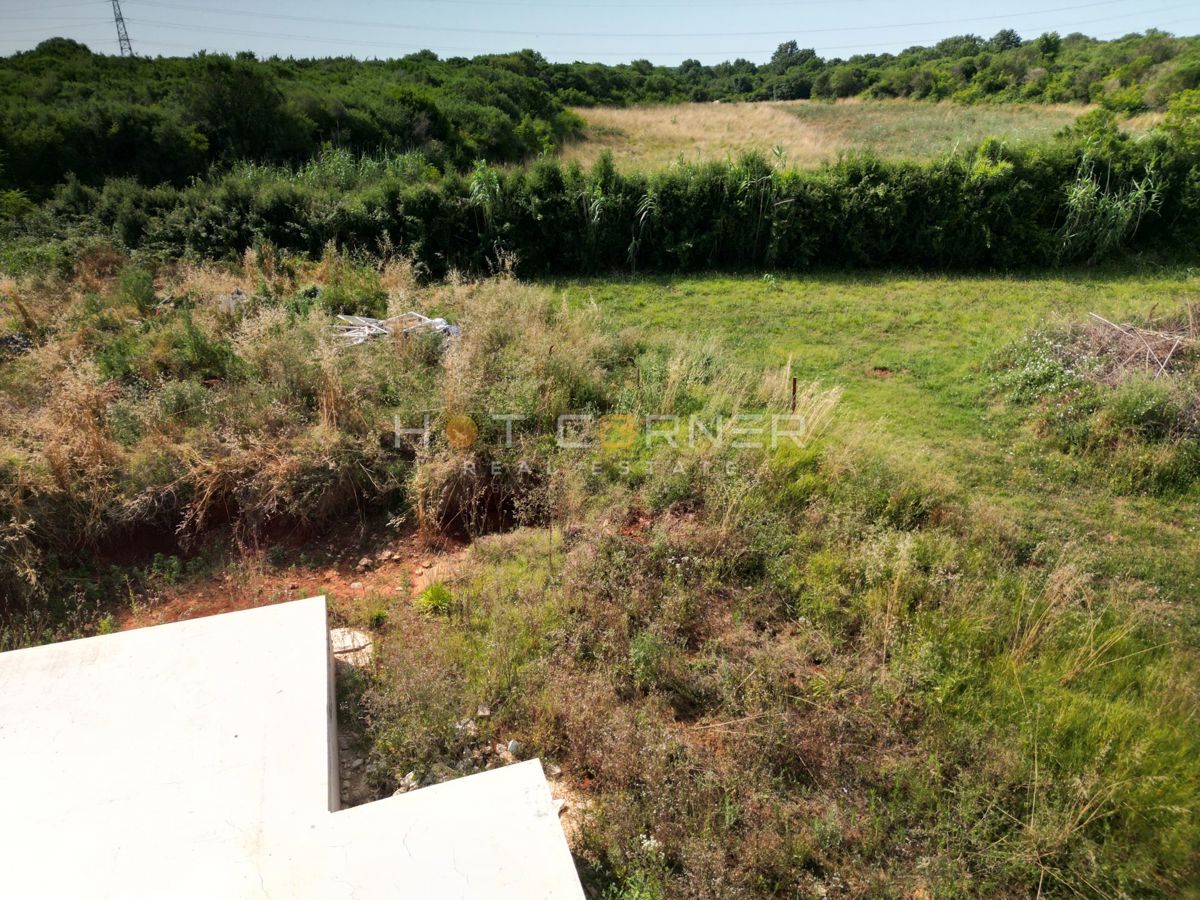 Occasione unica – Villa moderna con piscina e giardino a Valdebek, Pola