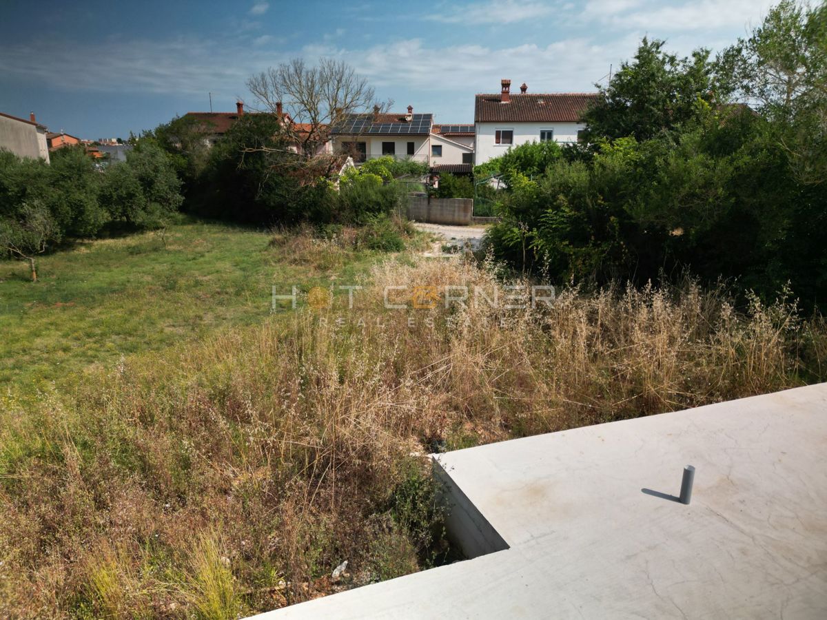 Occasione unica – Villa moderna con piscina e giardino a Valdebek, Pola