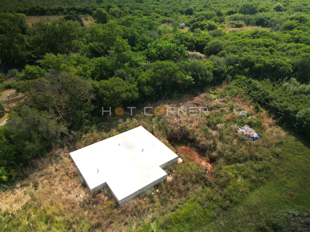 Occasione unica – Villa moderna con piscina e giardino a Valdebek, Pola