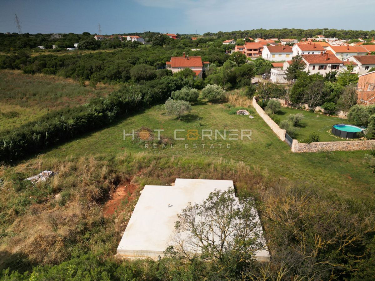 Occasione unica – Villa moderna con piscina e giardino a Valdebek, Pola