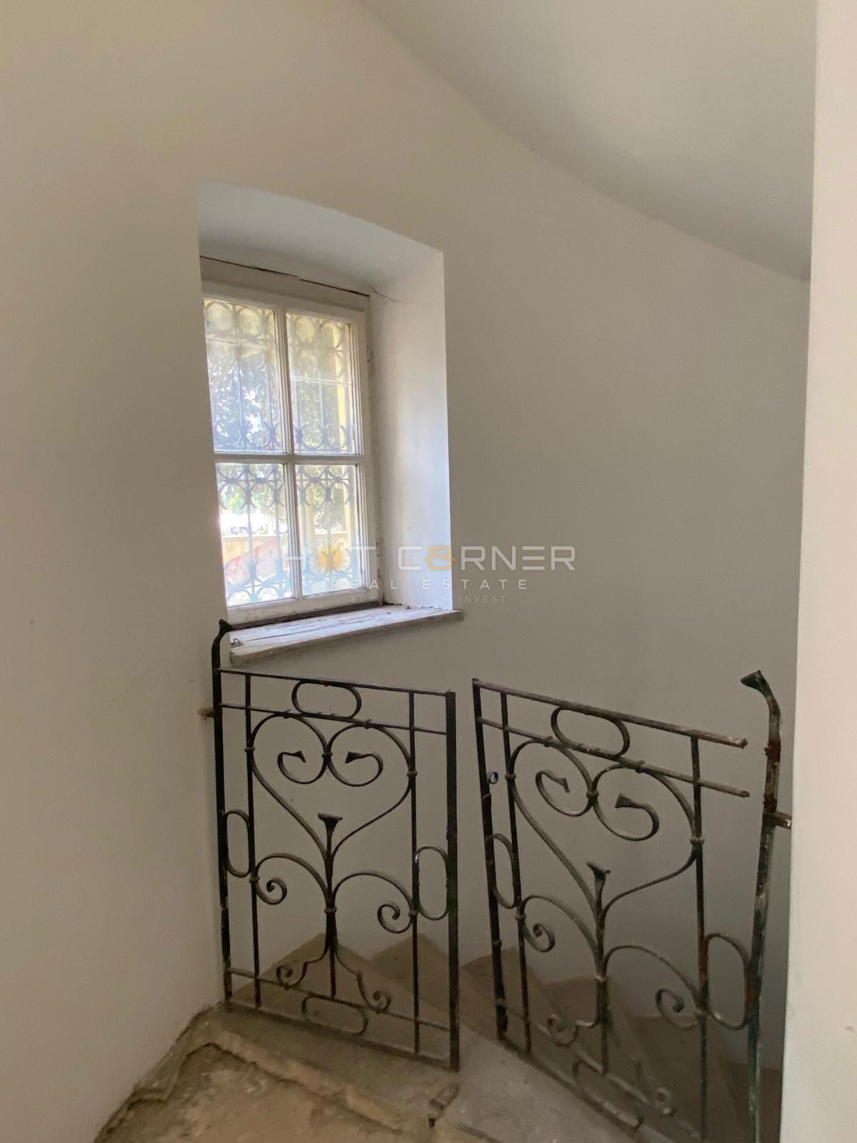 Pola, villa austro-ungarica in posizione top, ideale per boutique hotel o villa familiare di lusso