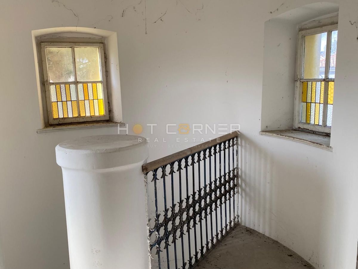 Pola, villa austro-ungarica in posizione top, ideale per boutique hotel o villa familiare di lusso