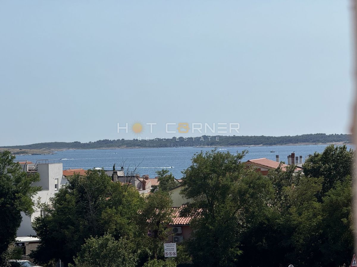 Medulin, posizione top, 300 m dalla spiaggia, piano terra, 2 camere + giardino di 60 m²