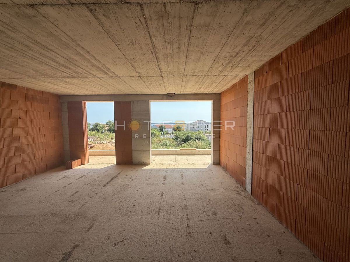 Medulin, posizione top, 300 m dalla spiaggia, piano terra, 2 camere + giardino di 60 m²