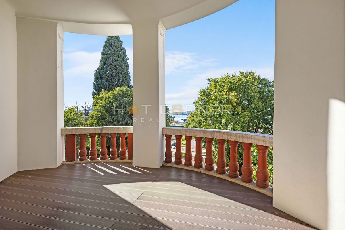 Appartamento elegante in Villa Minz, 147 m², vista mare