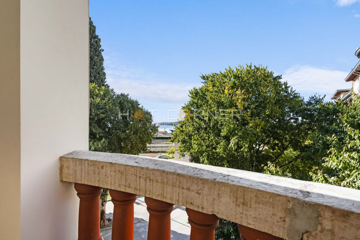 Appartamento elegante in Villa Minz, 147 m², vista mare