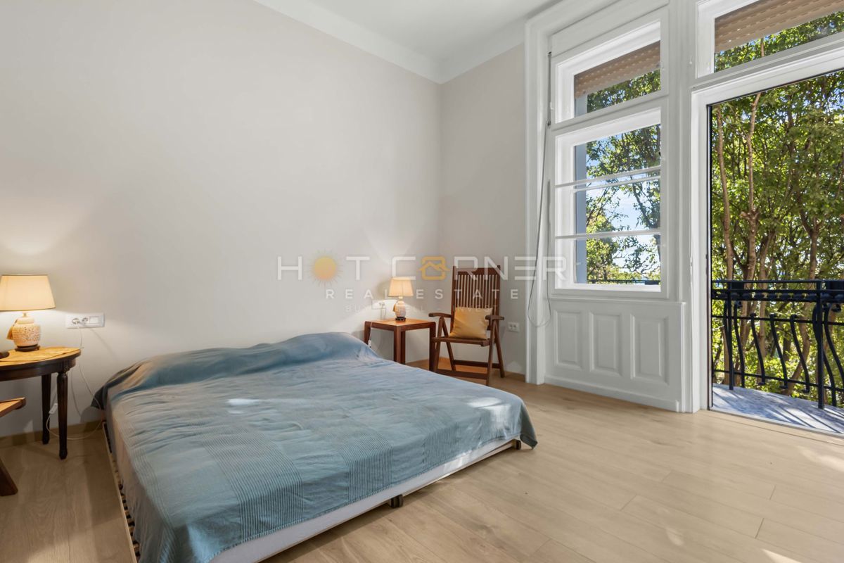 Appartamento elegante in Villa Minz, 147 m², vista mare