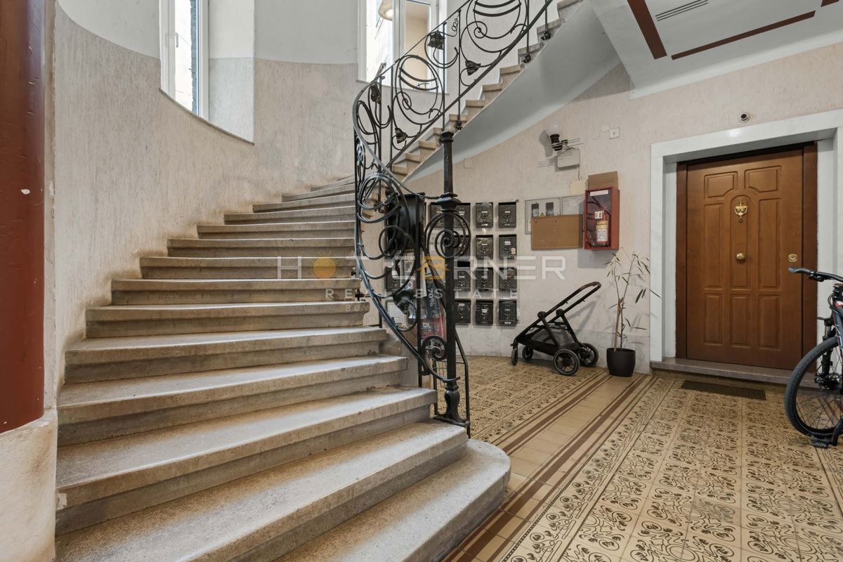 Appartamento elegante in Villa Minz, 147 m², vista mare