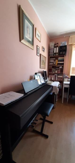 Pula, centro, appartamento 1 stanza, 2° piano, lato sud, PERMESSO DI ABITABILITÀ