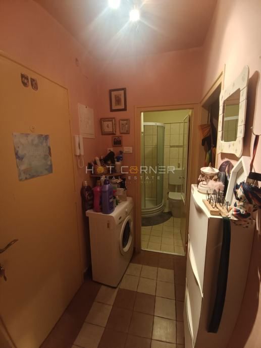 Pula, centro, appartamento 1 stanza, 2° piano, lato sud, PERMESSO DI ABITABILITÀ