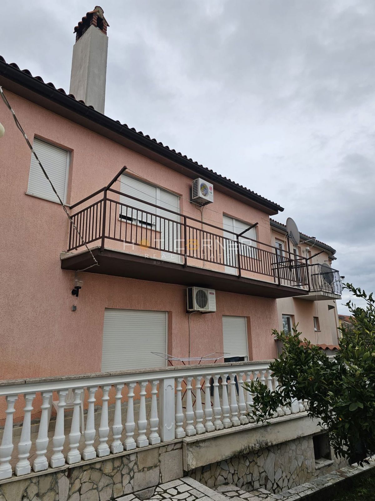 Casa con Tre Appartamenti e Vista Mare – Ližnjan