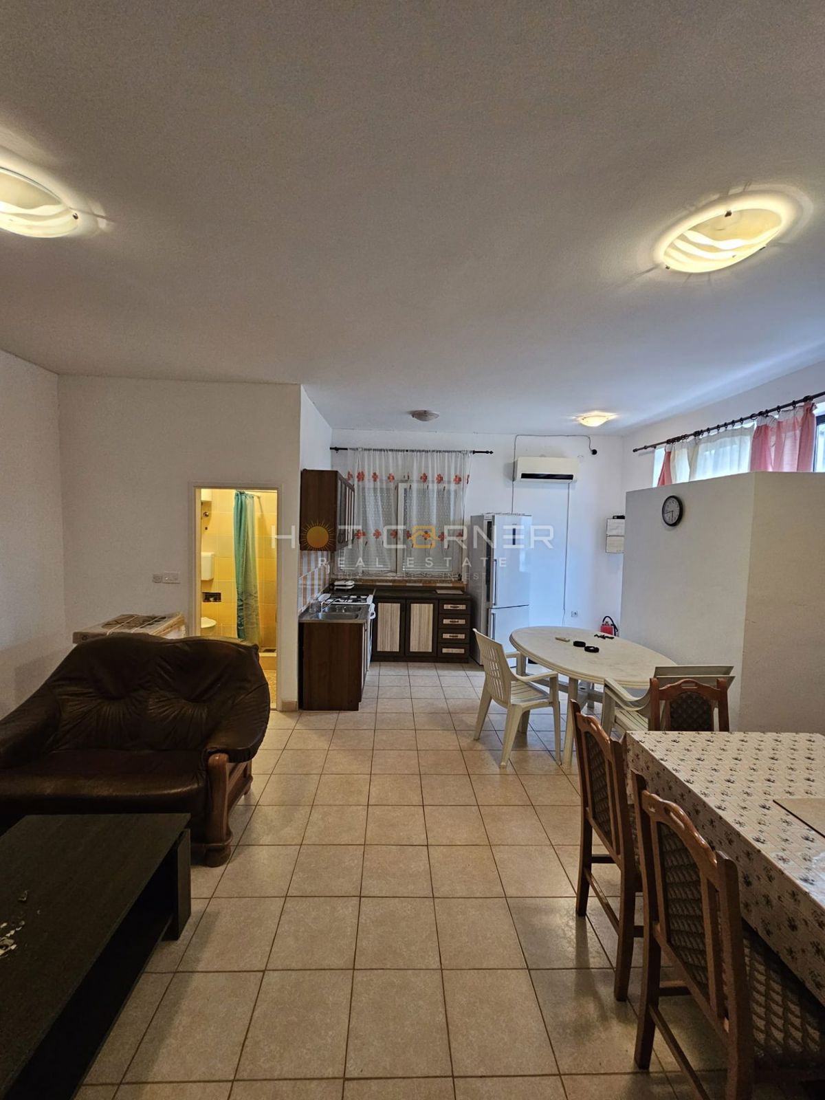 Casa con Tre Appartamenti e Vista Mare – Ližnjan