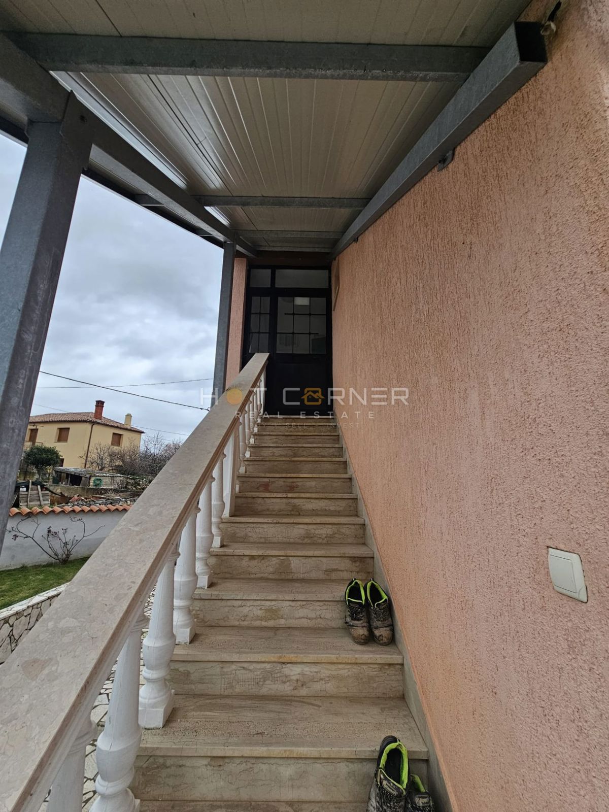 Casa con Tre Appartamenti e Vista Mare – Ližnjan