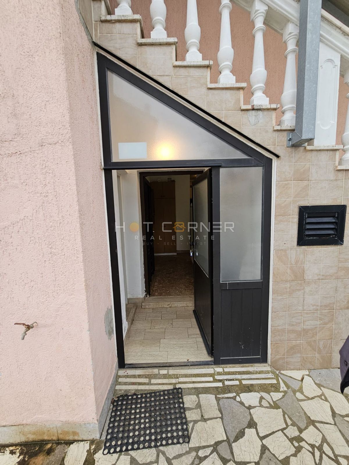 Casa con Tre Appartamenti e Vista Mare – Ližnjan