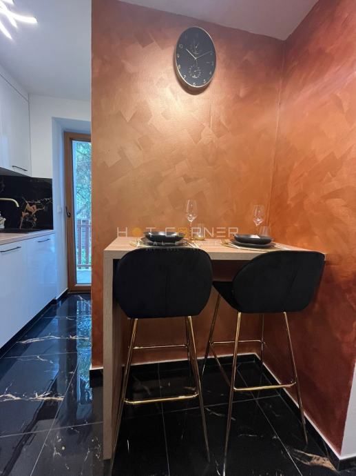 POLA - CENTRO STORICO | APPARTAMENTO MONOLOCALE DI LUSSO CON TERRAZZA | 28 m²