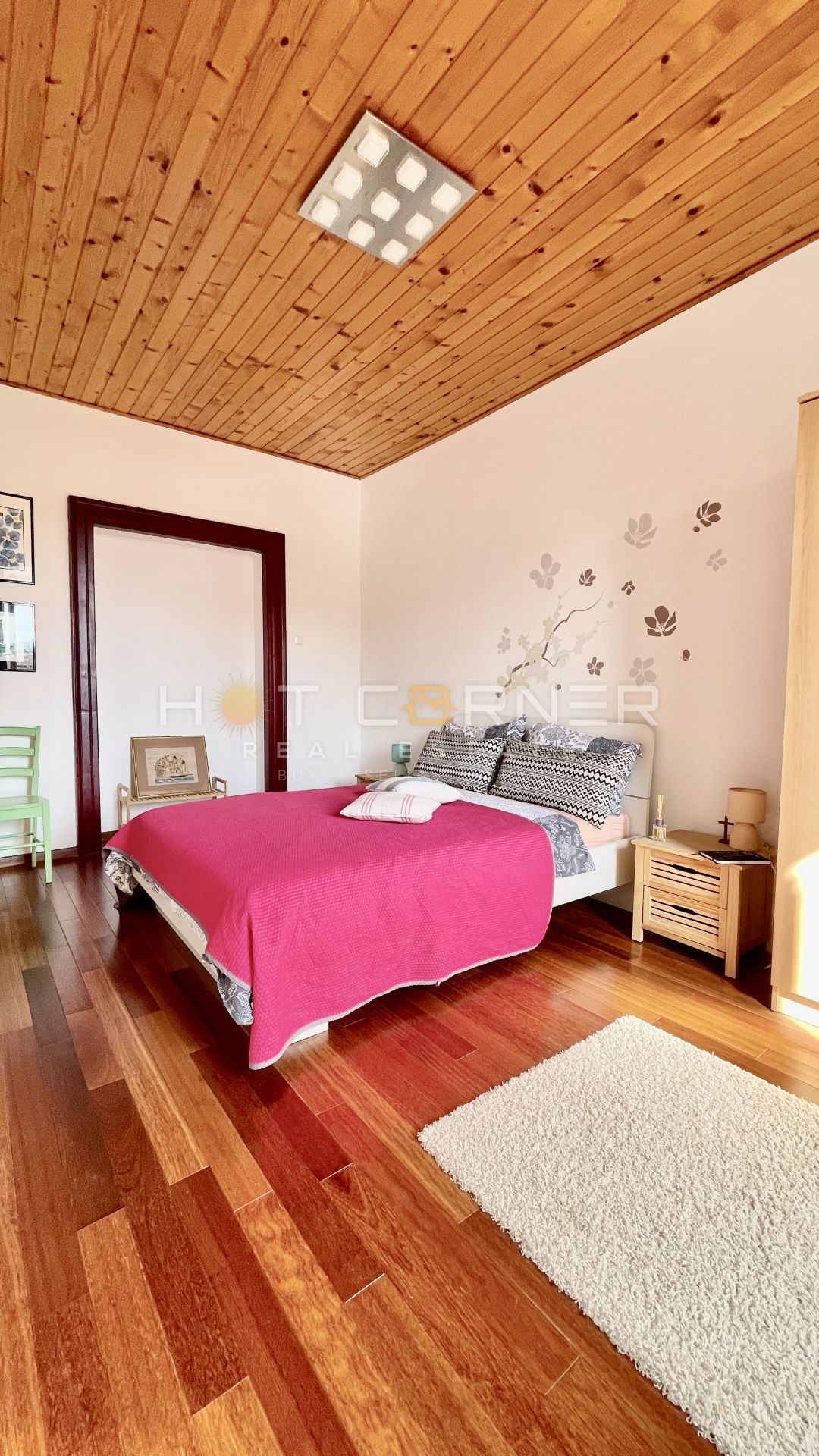 Appartamento con 2 camere da letto con parcheggio, centro di Pola