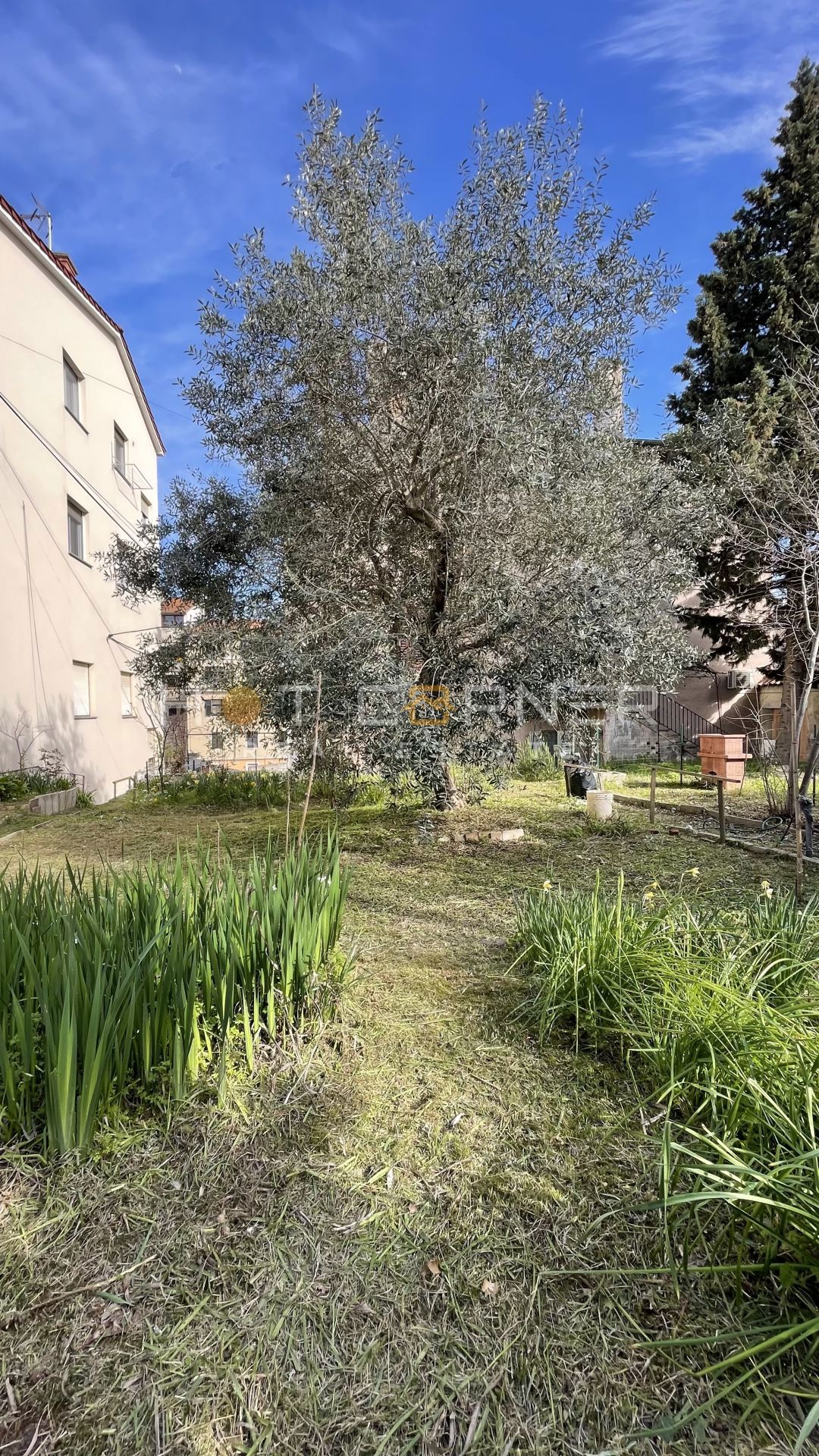Appartamento con 2 camere da letto con parcheggio, centro di Pola