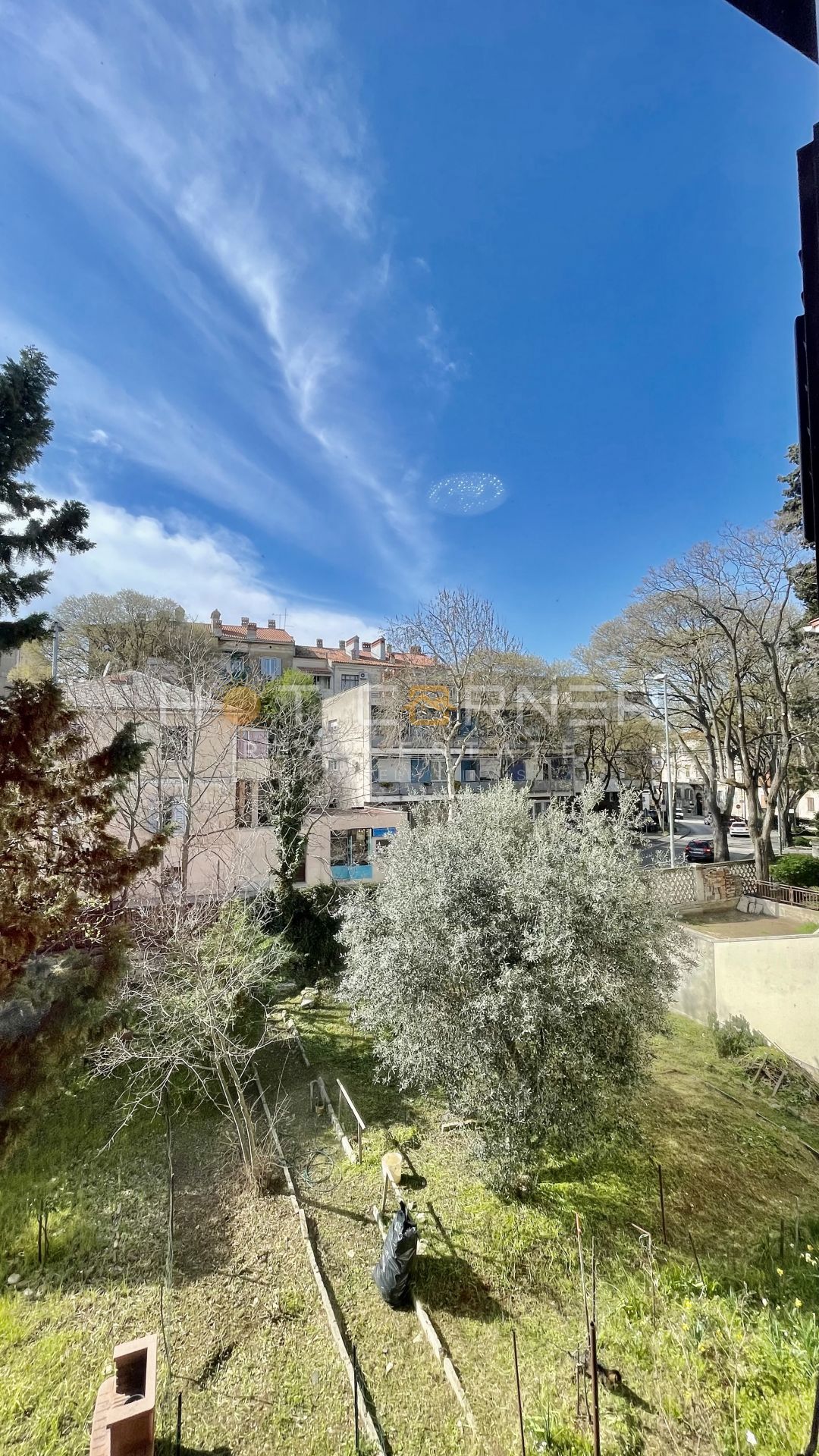 Appartamento con 2 camere da letto con parcheggio, centro di Pola