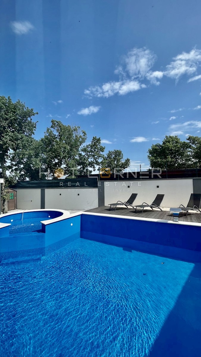 GRANDE OPPORTUNITÀ! Villa con piscina e giardino, Svetvinčenat