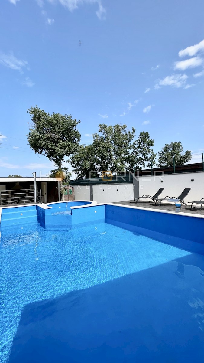 GRANDE OPPORTUNITÀ! Villa con piscina e giardino, Svetvinčenat