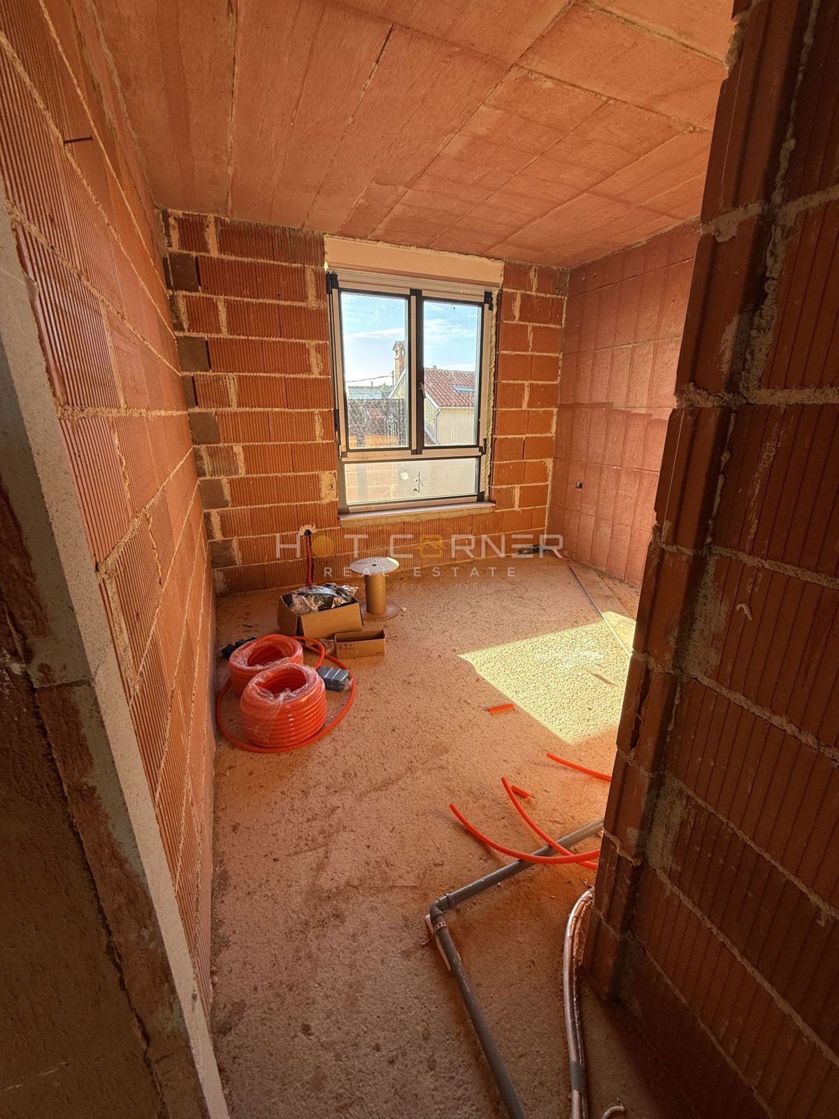 Štinjan, penthouse, 3 camere, ampia terrazza, vista mare, a 3 minuti in auto dalla spiaggia di Puntižela!