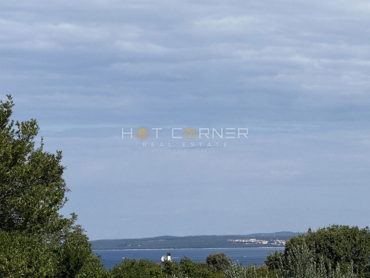 Štinjan, penthouse, 3 camere, ampia terrazza, vista mare, a 3 minuti in auto dalla spiaggia di Puntižela!