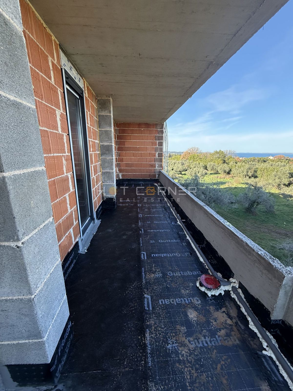 Štinjan, penthouse, 3 camere, ampia terrazza, vista mare, a 3 minuti in auto dalla spiaggia di Puntižela!