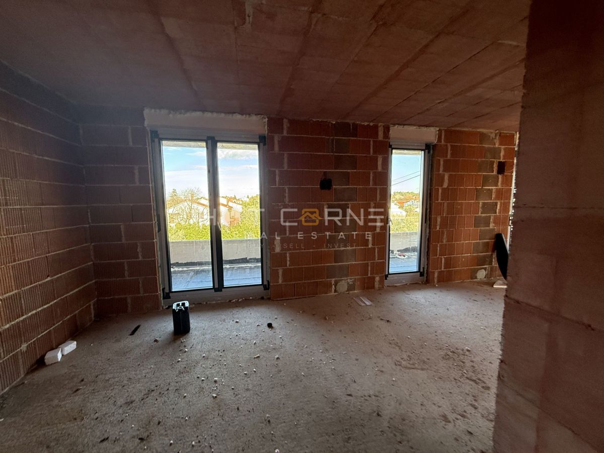 Štinjan, penthouse, 3 camere, ampia terrazza, vista mare, a 3 minuti in auto dalla spiaggia di Puntižela!