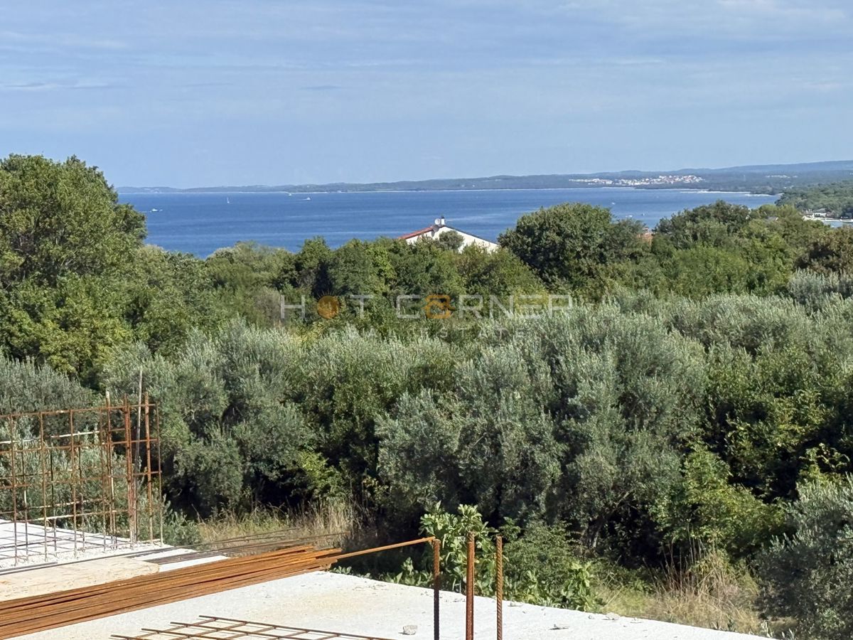 Štinjan, penthouse, 3 camere, ampia terrazza, vista mare, a 3 minuti in auto dalla spiaggia di Puntižela!