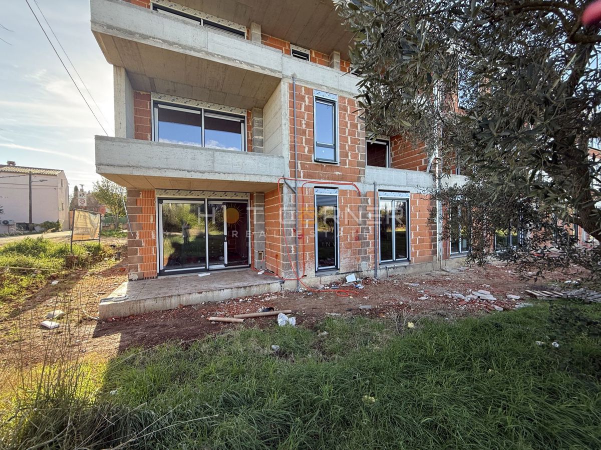 Štinjan, penthouse, 3 camere, ampia terrazza, vista mare, a 3 minuti in auto dalla spiaggia di Puntižela!