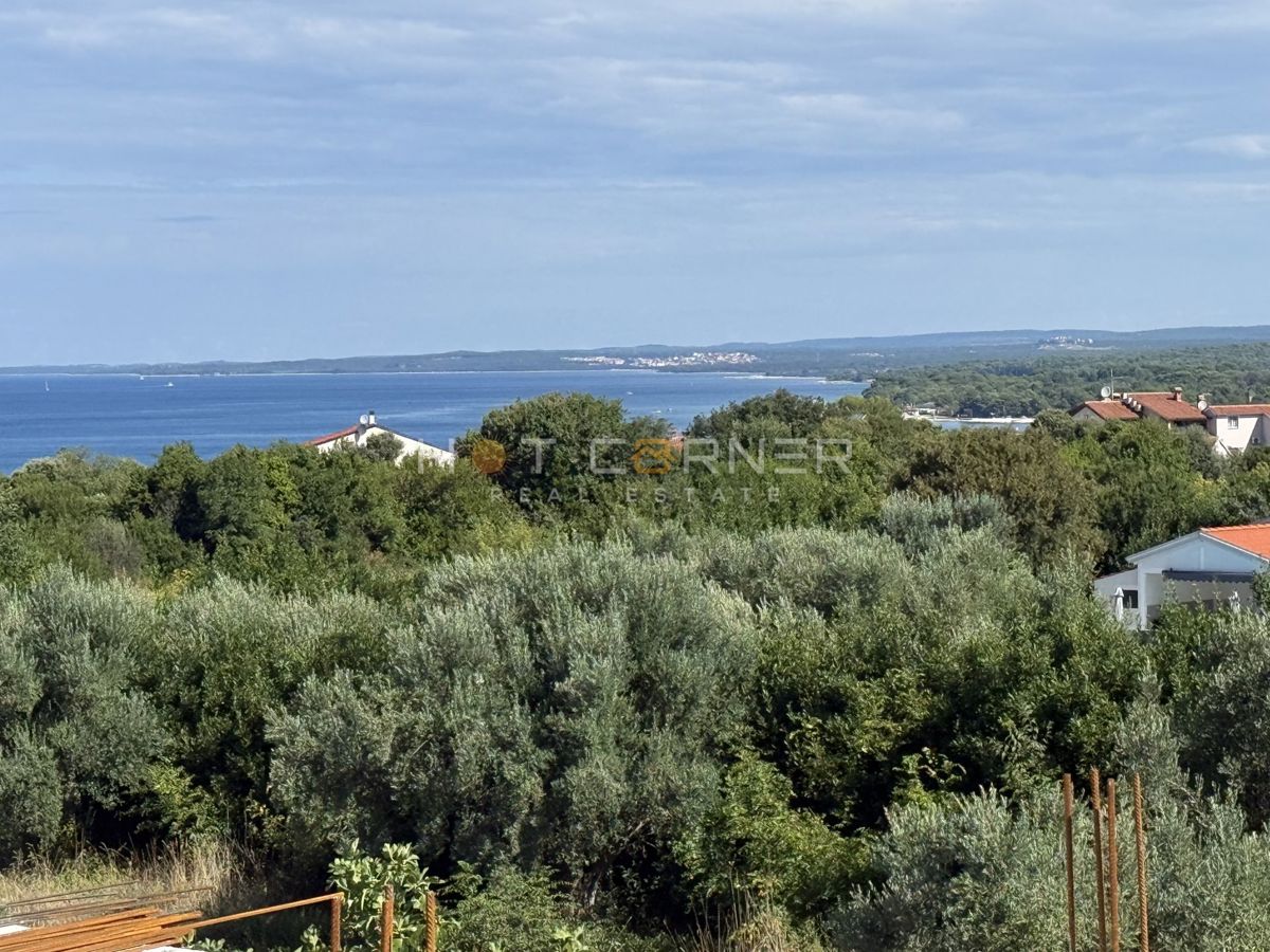 Štinjan, penthouse, 3 camere, ampia terrazza, vista mare, a 3 minuti in auto dalla spiaggia di Puntižela!