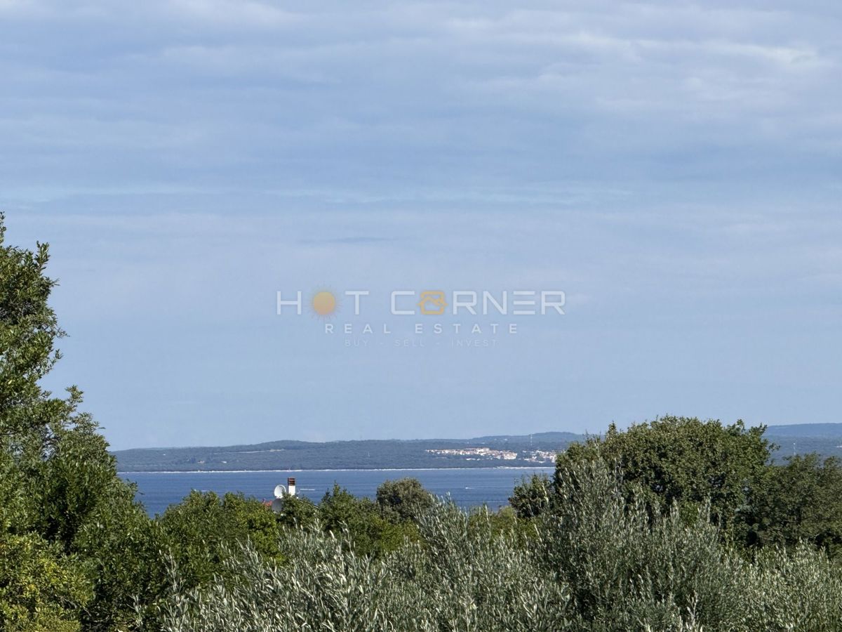 Štinjan, penthouse, 3 camere, ampia terrazza, vista mare, a 3 minuti in auto dalla spiaggia di Puntižela!