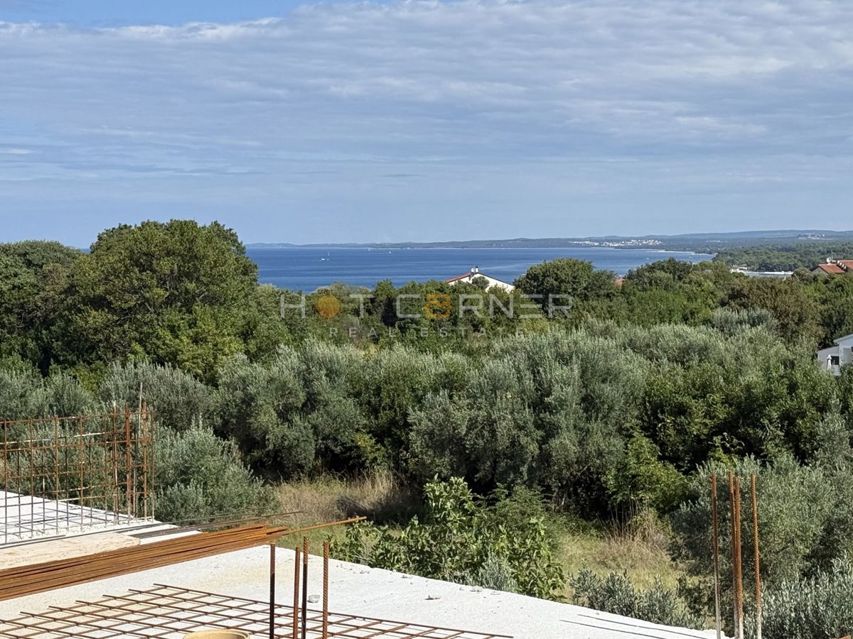 Štinjan, penthouse, 3 camere, ampia terrazza, vista mare, a 3 minuti in auto dalla spiaggia di Puntižela!