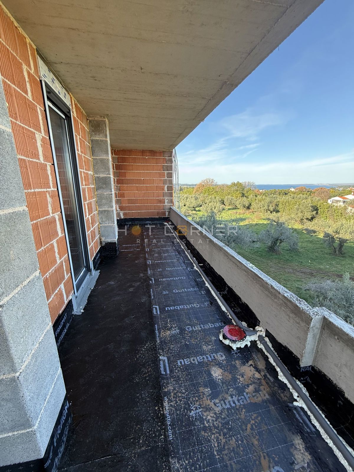 Štinjan, penthouse, 3 camere, ampia terrazza, vista mare, a 3 minuti in auto dalla spiaggia di Puntižela!