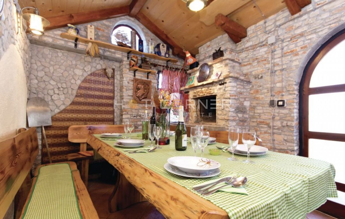 Affascinante Casa in Pietra, Šišan, 1500 m² di Giardino, Taverna Tradizionale