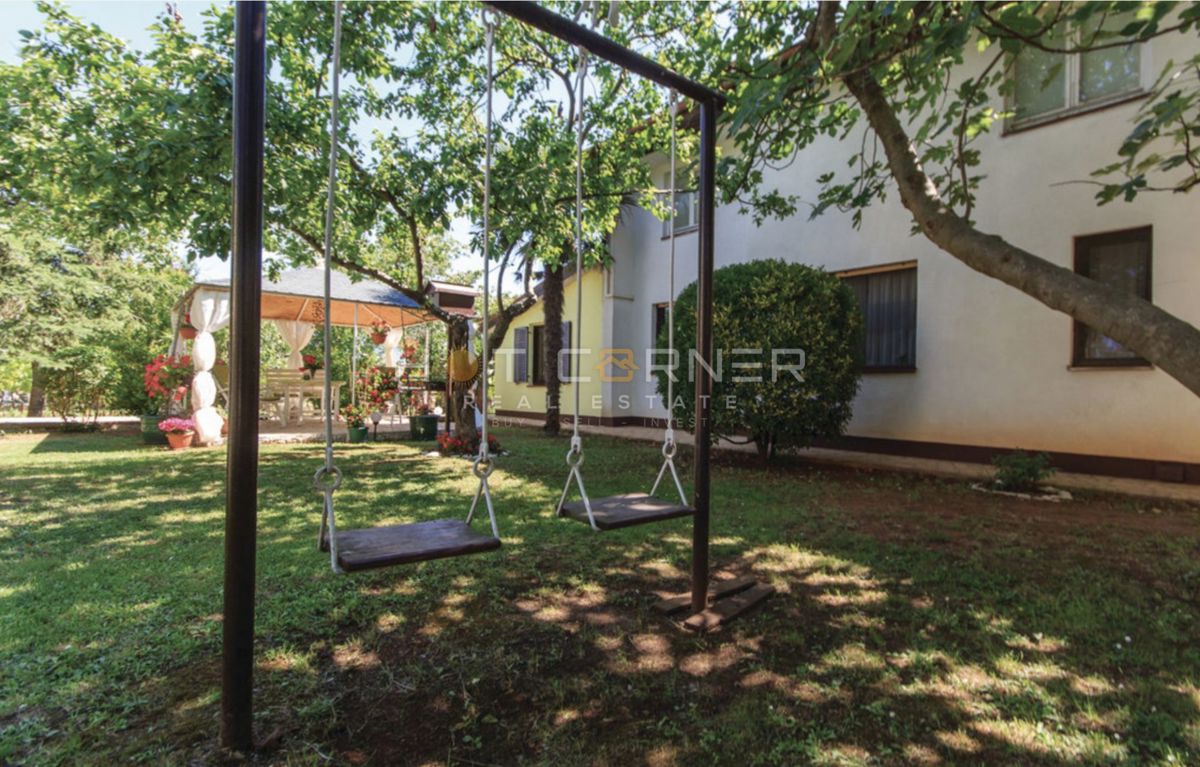 Affascinante Casa in Pietra, Šišan, 1500 m² di Giardino, Taverna Tradizionale