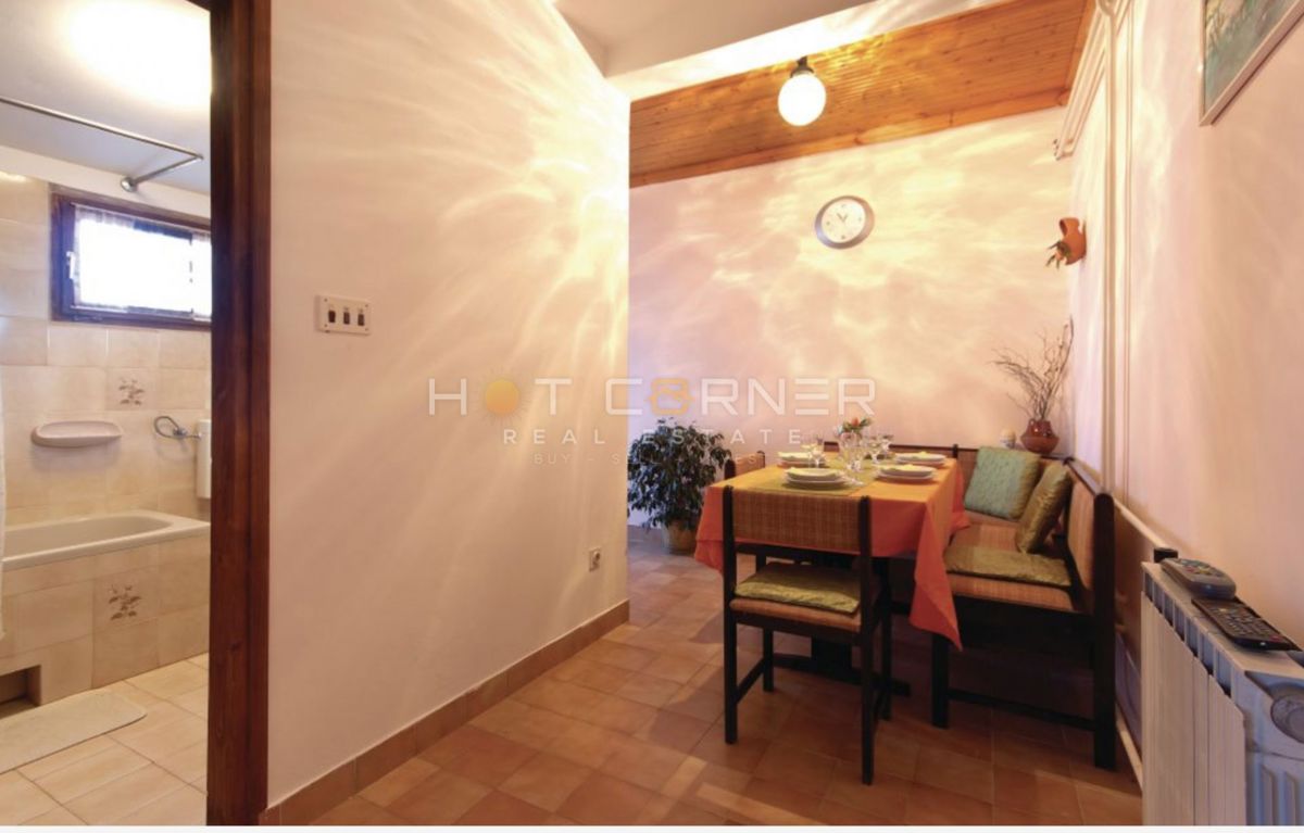 Affascinante Casa in Pietra, Šišan, 1500 m² di Giardino, Taverna Tradizionale