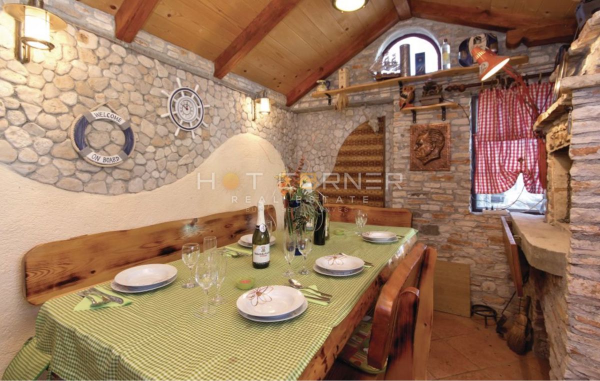 Affascinante Casa in Pietra, Šišan, 1500 m² di Giardino, Taverna Tradizionale