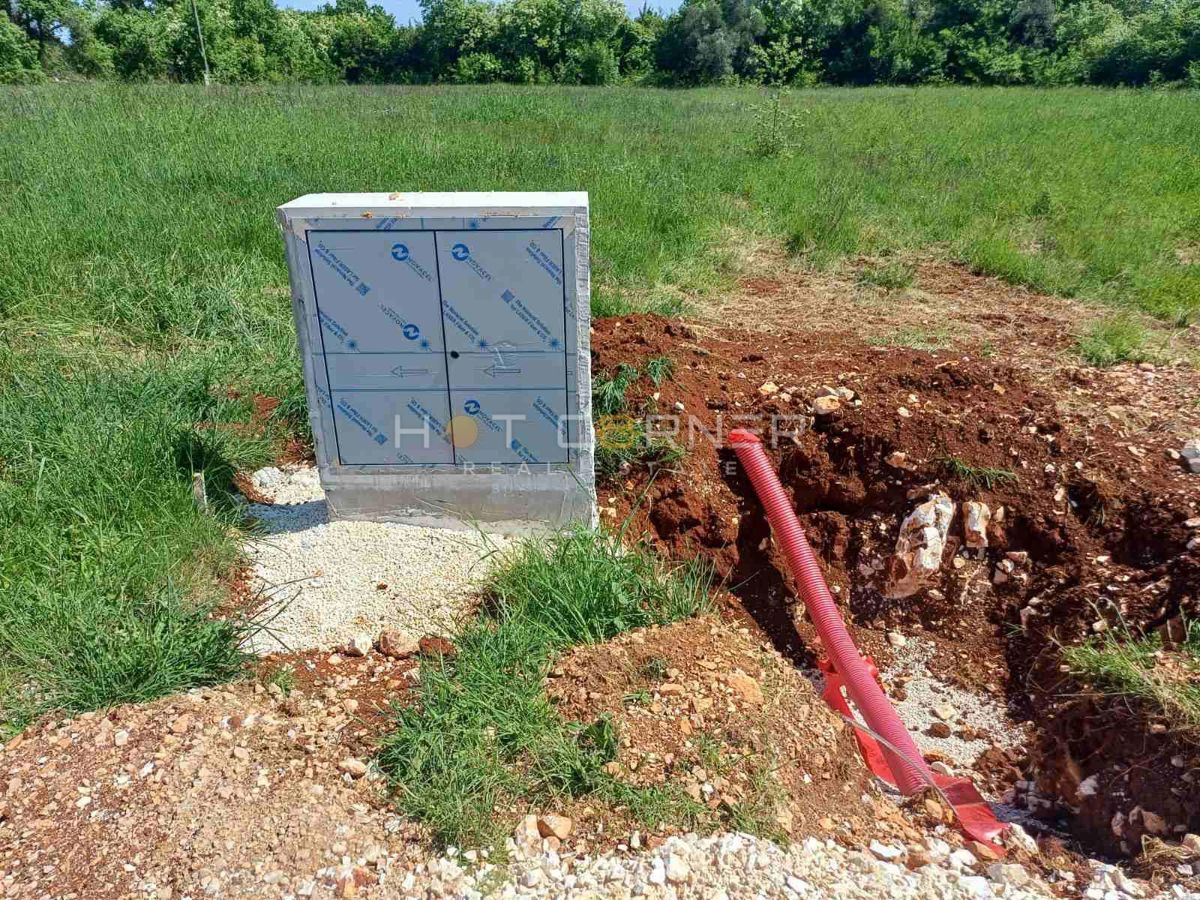 Terreno edificabile con permesso di costruzione definitivo e allacciamenti – Krnica (ISTRAIA)