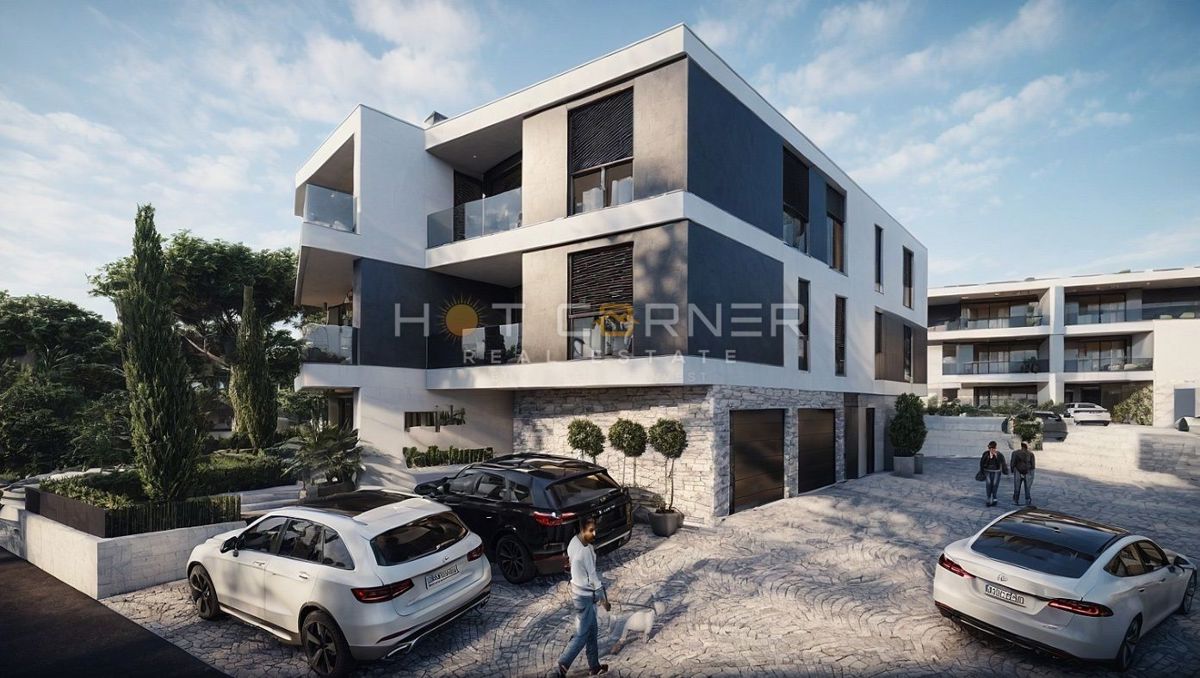 Penthouse moderno, 3 camere da letto, grande terrazza, vicino al mare!