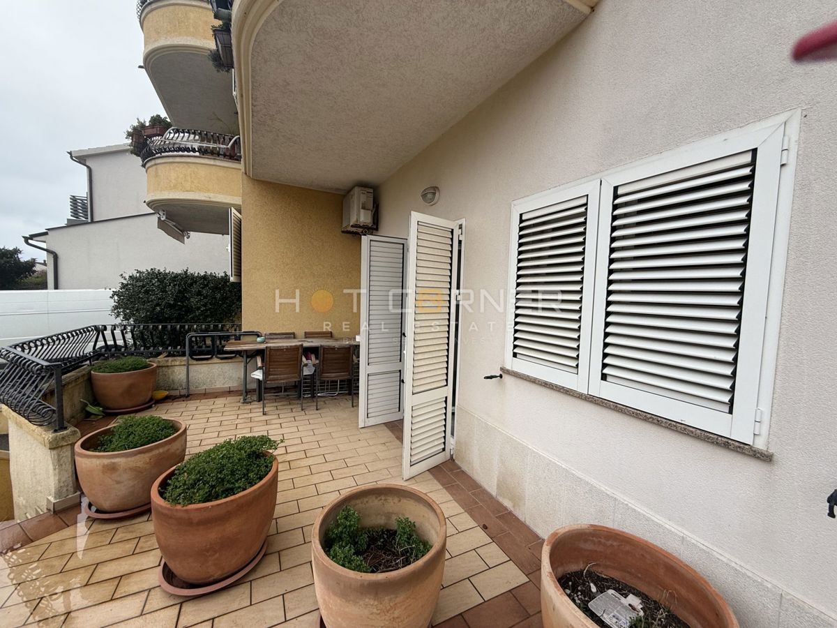 Pula, Veli Vrh, appartamento al piano terra, 1 camera da letto, ampia terrazza