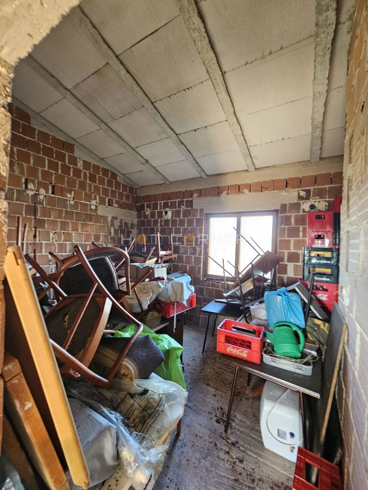 Grande Terreno Edificabile 4814 m² con Casa Roh-bau – Šišan, Ideale per 4-6 Lotti!