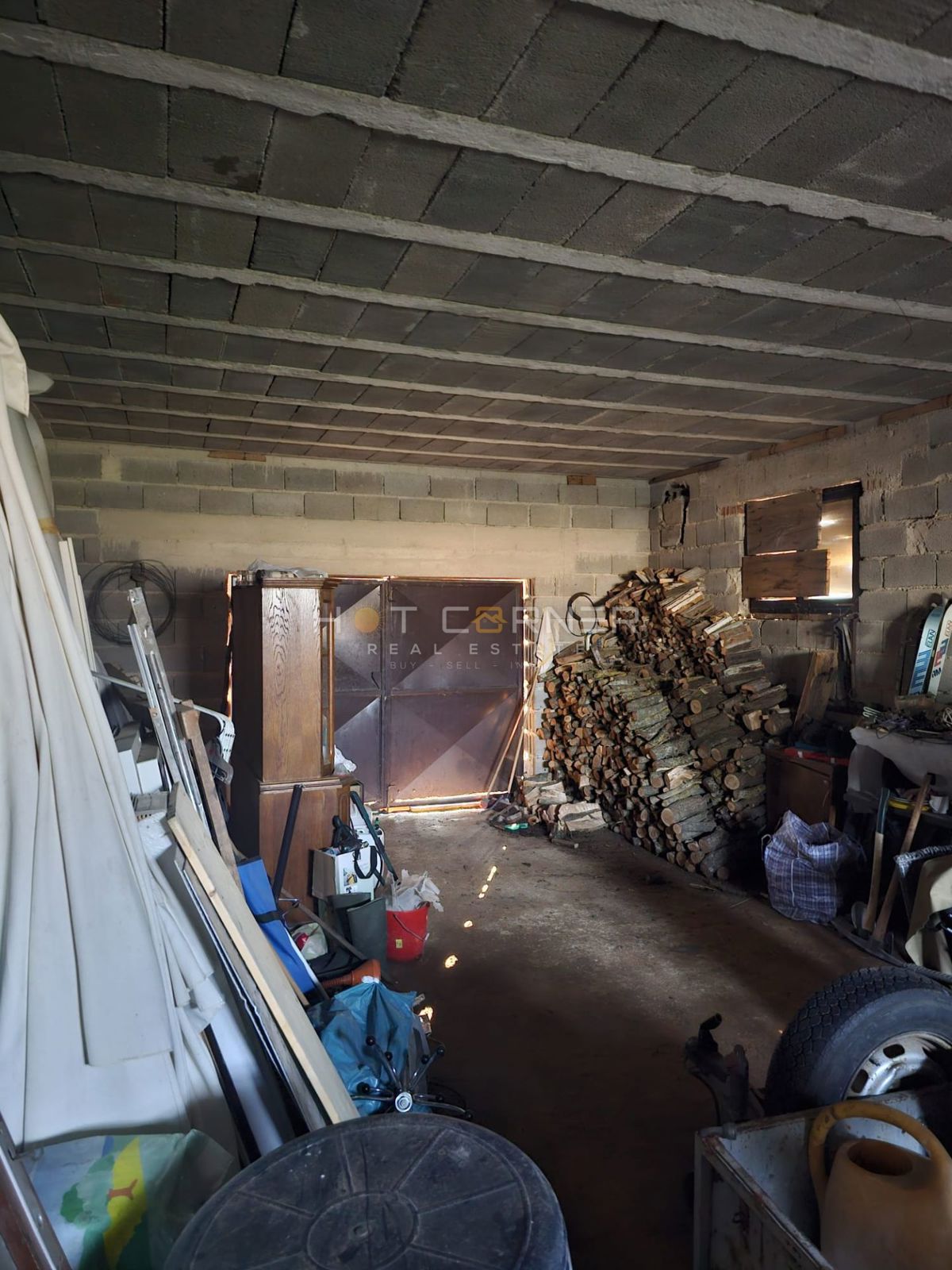 Grande Terreno Edificabile 4814 m² con Casa Roh-bau – Šišan, Ideale per 4-6 Lotti!