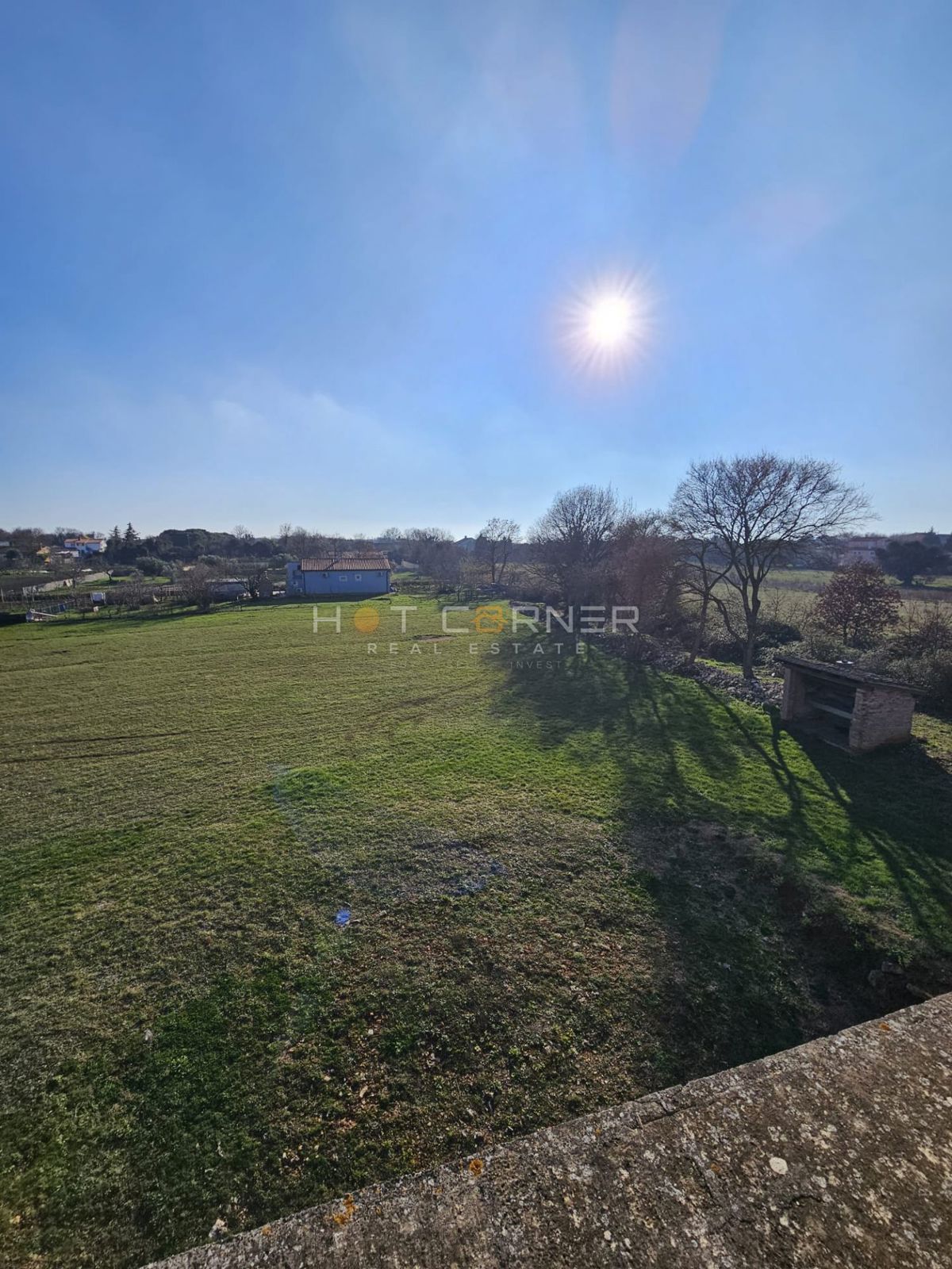 Grande Terreno Edificabile 4814 m² con Casa Roh-bau – Šišan, Ideale per 4-6 Lotti!