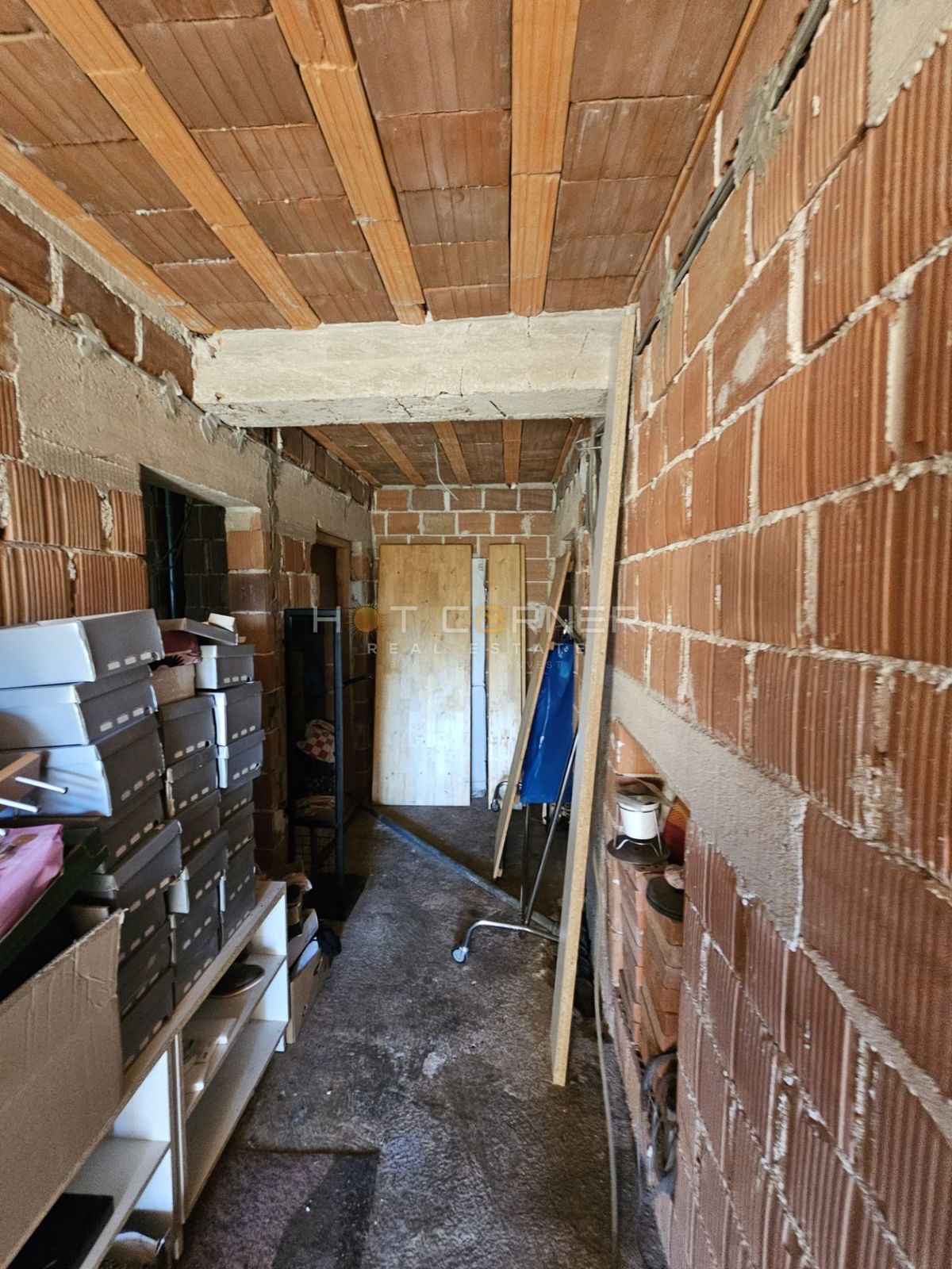 Grande Terreno Edificabile 4814 m² con Casa Roh-bau – Šišan, Ideale per 4-6 Lotti!