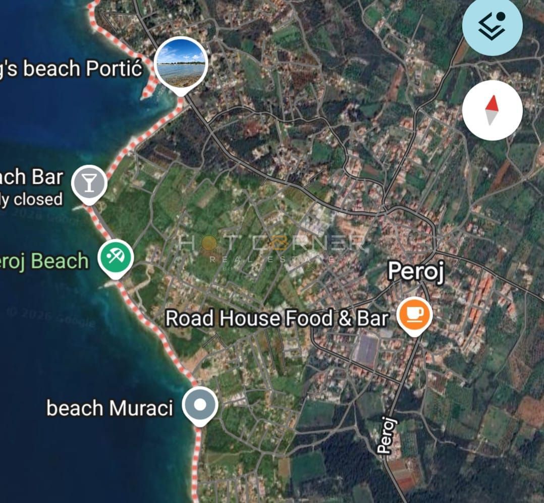 Terreno agricolo con oliveto – prima fila al mare, Peroj