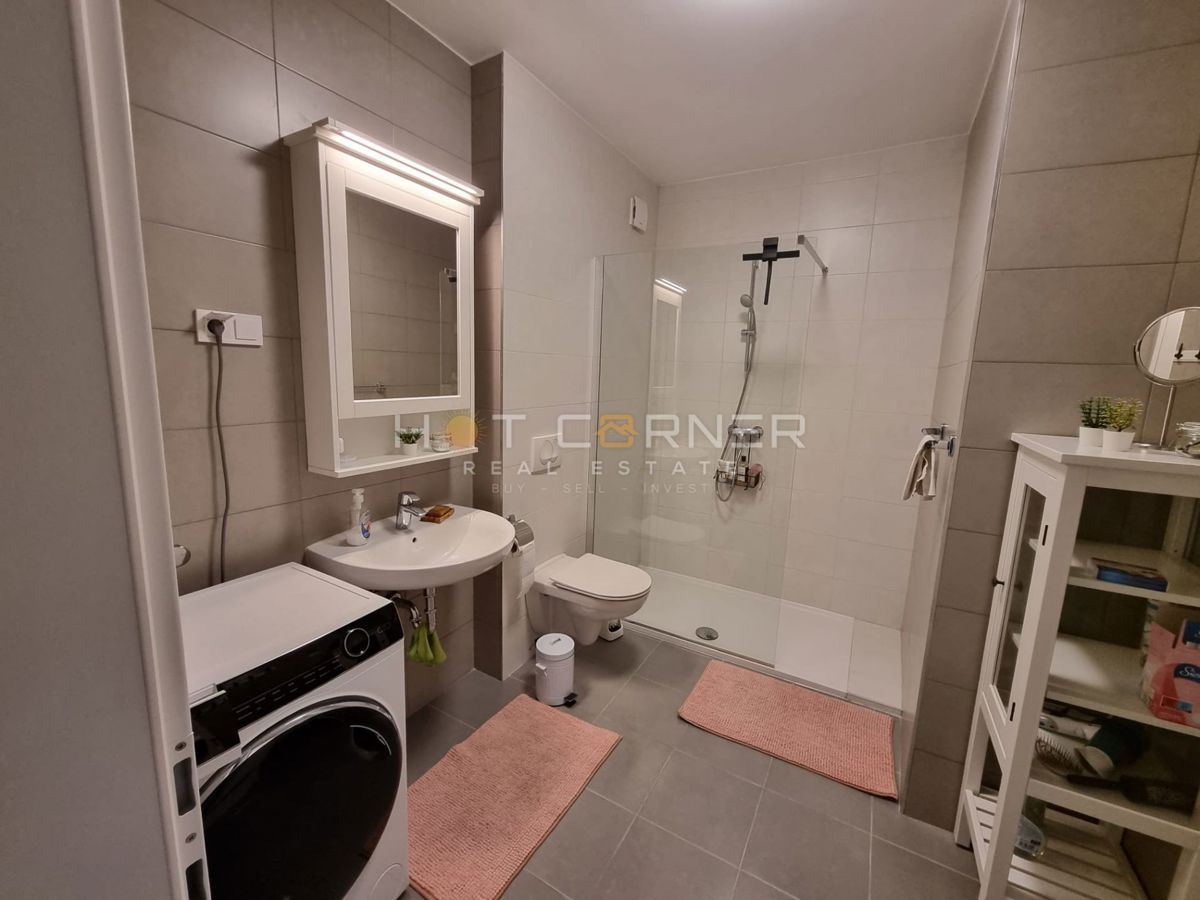 Premantura – Appartamento di lusso con terrazza sul tetto e vista panoramica sul mare, a 400 m dalla spiaggia