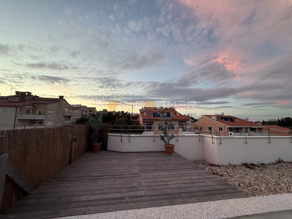 Premantura – Appartamento di lusso con terrazza sul tetto e vista panoramica sul mare, a 400 m dalla spiaggia