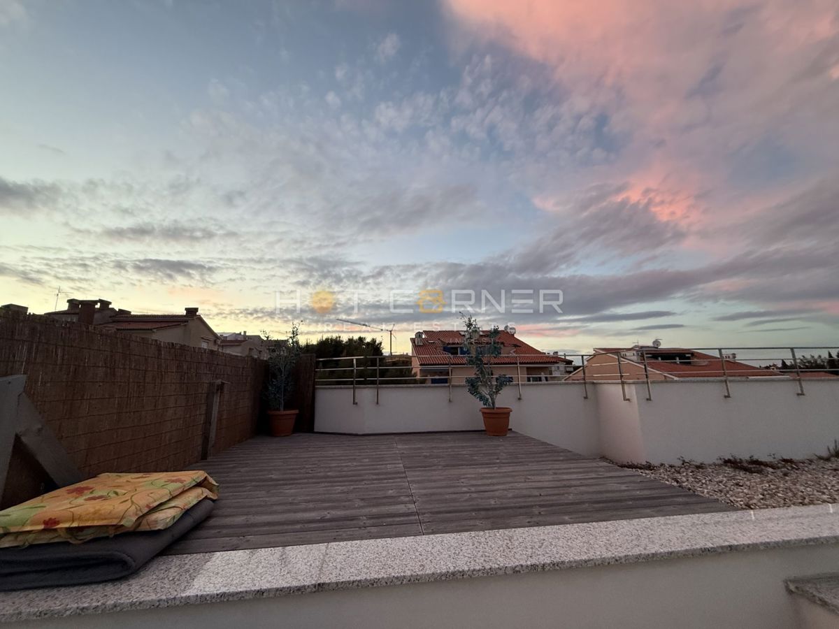 Premantura – Appartamento di lusso con terrazza sul tetto e vista panoramica sul mare, a 400 m dalla spiaggia